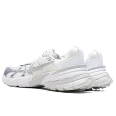 Womens V2K Run White Metallic Silver Platinum Tint