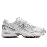 740 White Silver Metallic Reflection