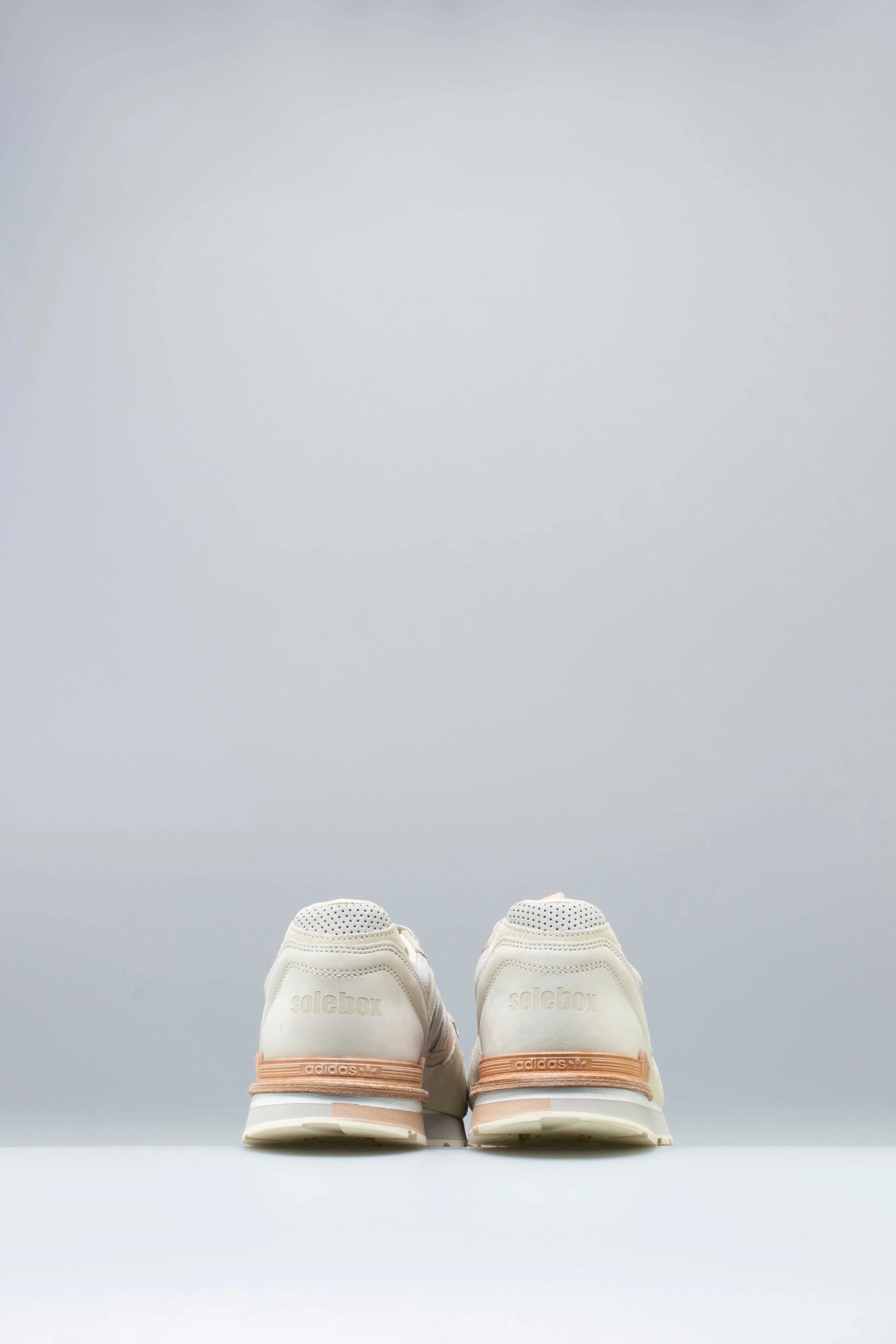 Quesence Solebox Mens Shoe White Tan
