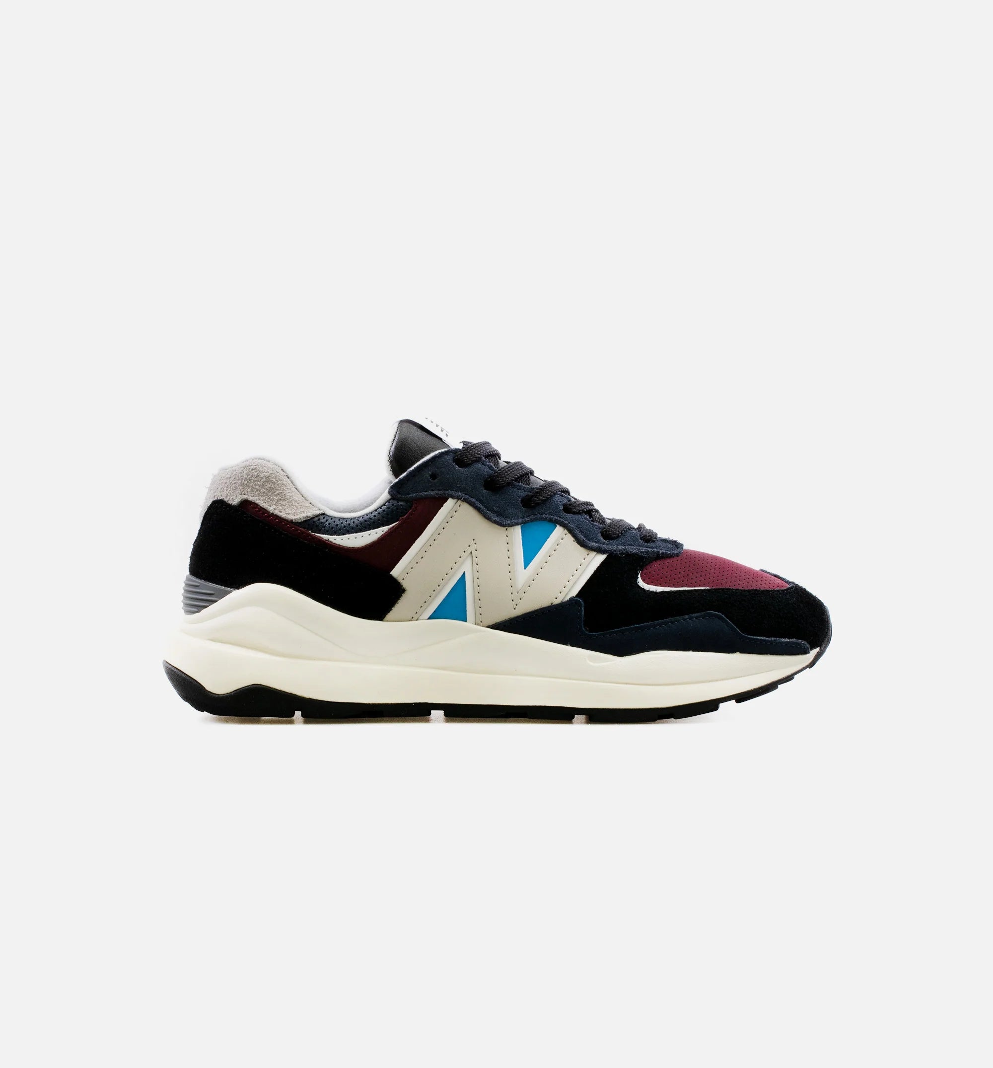 57 40 Mens Lifestyle Shoe Black White