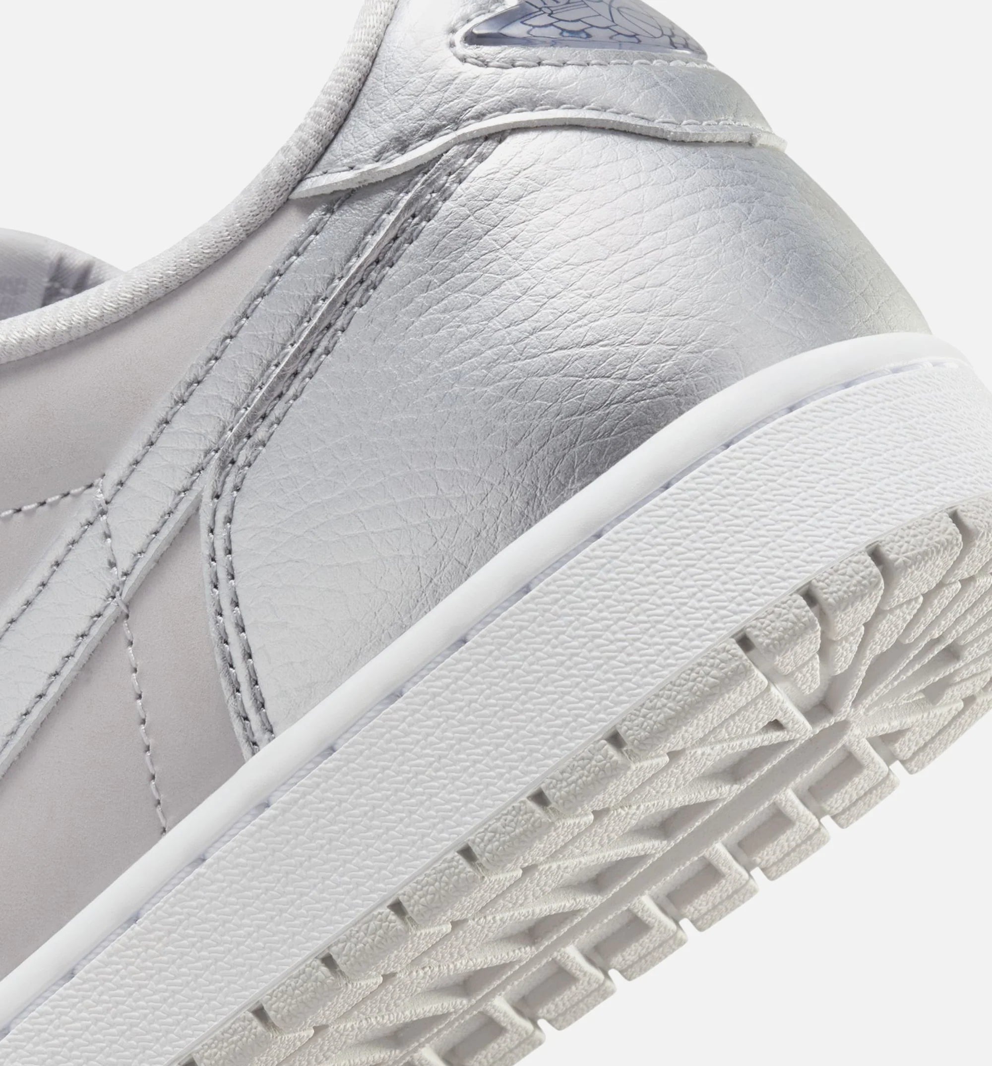 Air Jordan 1 Retro Low OG Silver Mens Lifestyle Shoe Neutral Grey Metallic Silver White