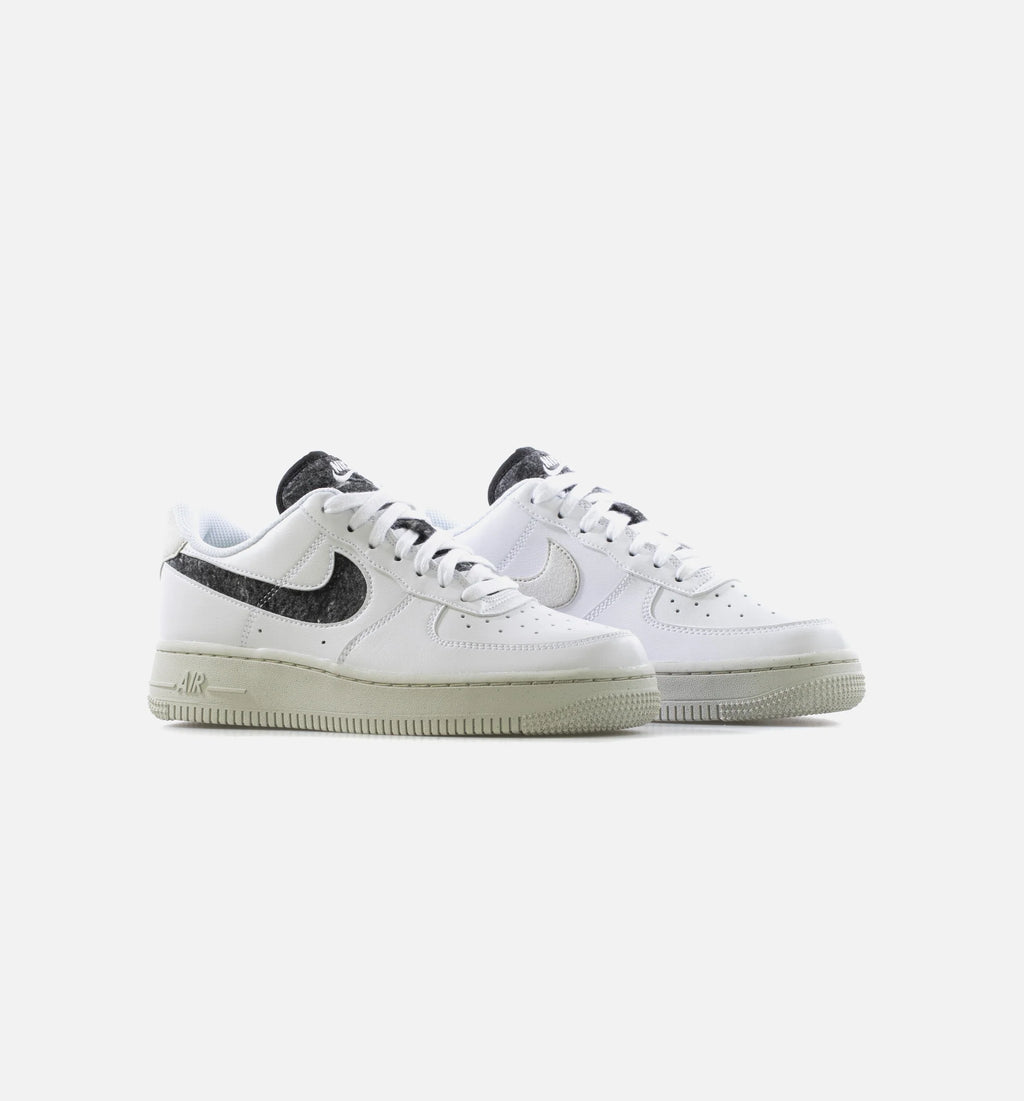 Air Force 1 07 Low SE Womens Lifestyle Shoe White Black