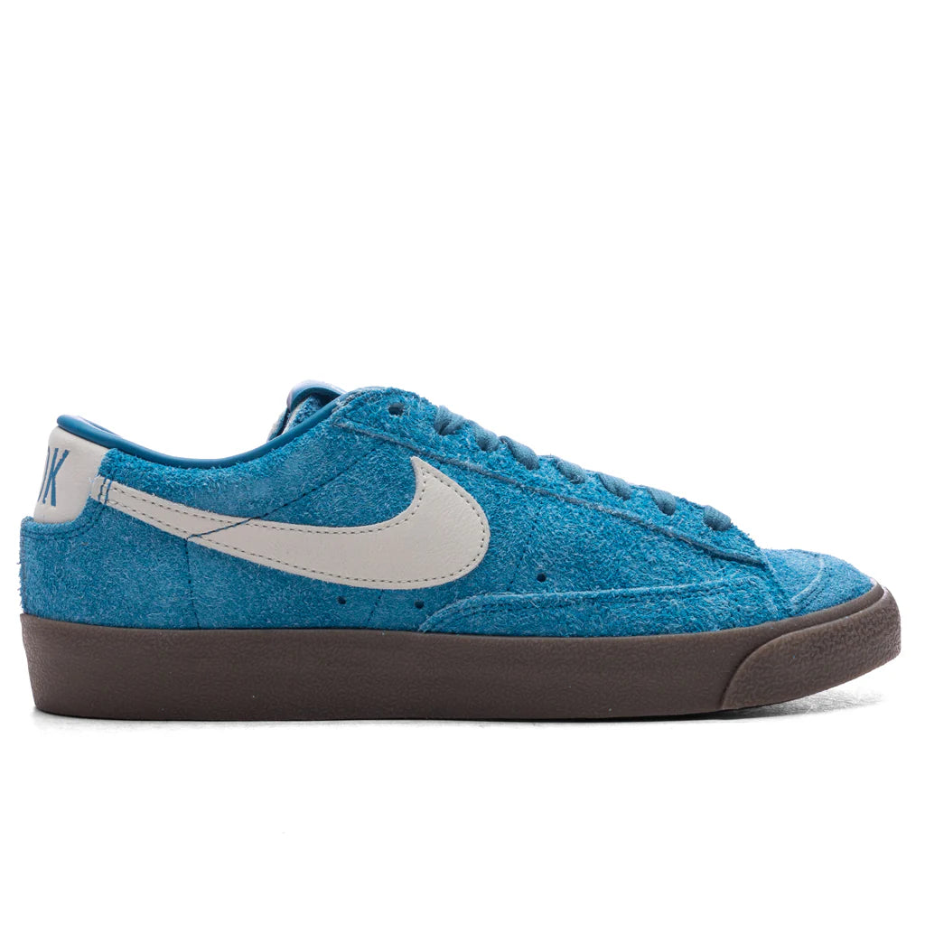 Nike x Devin Booker x Chevrolet Blazer Low Book Surf Blue QS Surf Blue Sail Gum Dark Brown