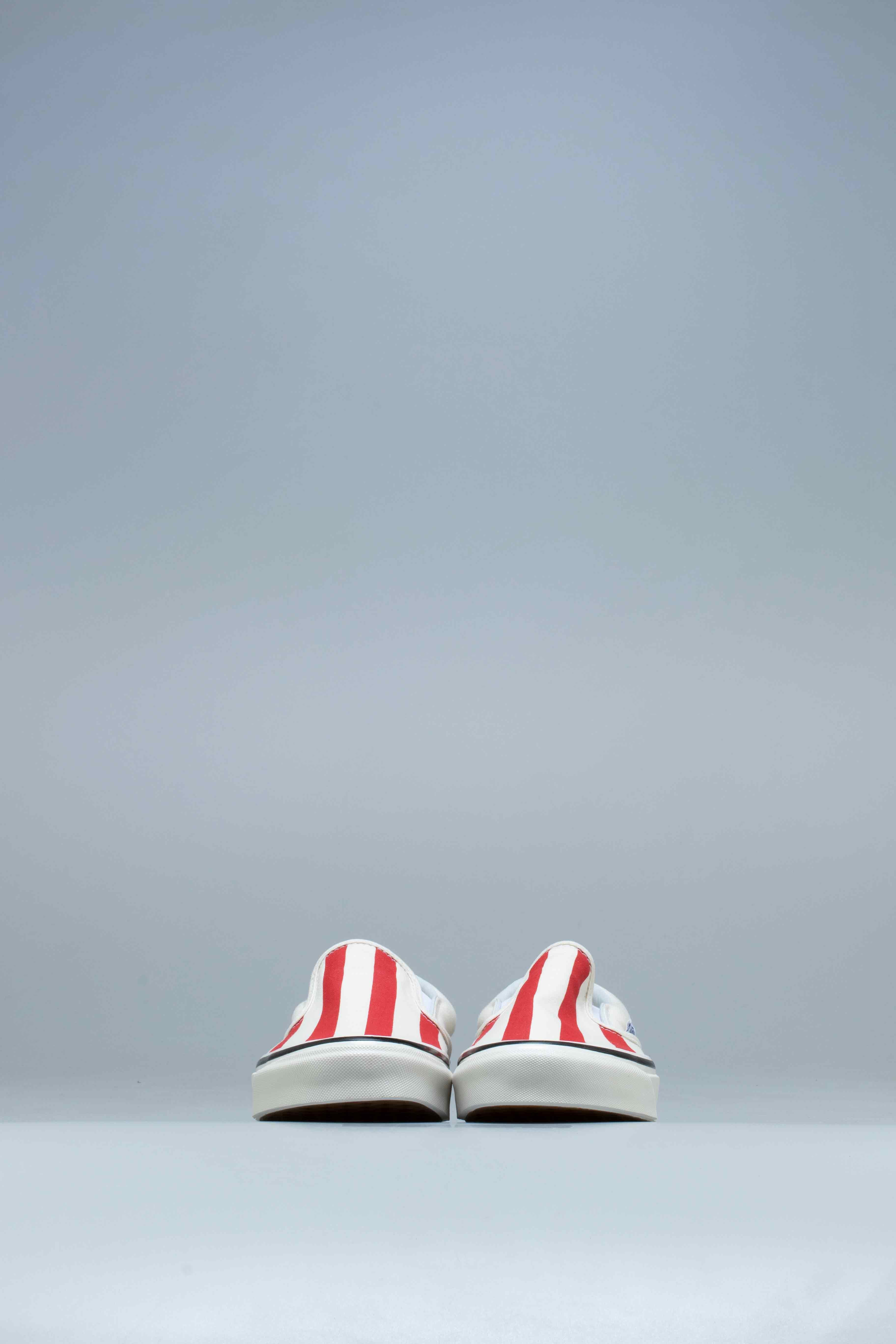 Anaheim Factory Classic Slip On 98 DX Mens Shoes OG White OG Red Big Stripes