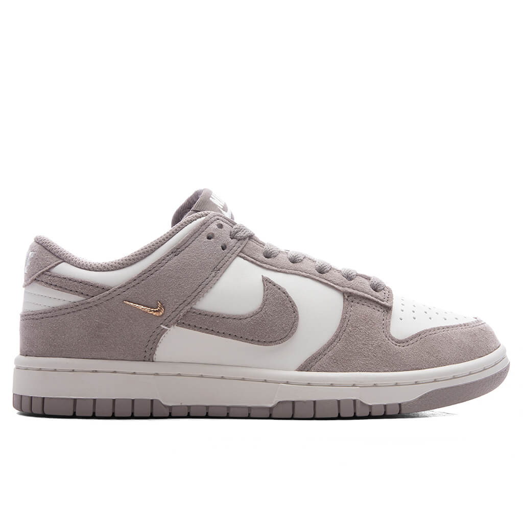 Womens Dunk Low Sail Malt Metallic Gold