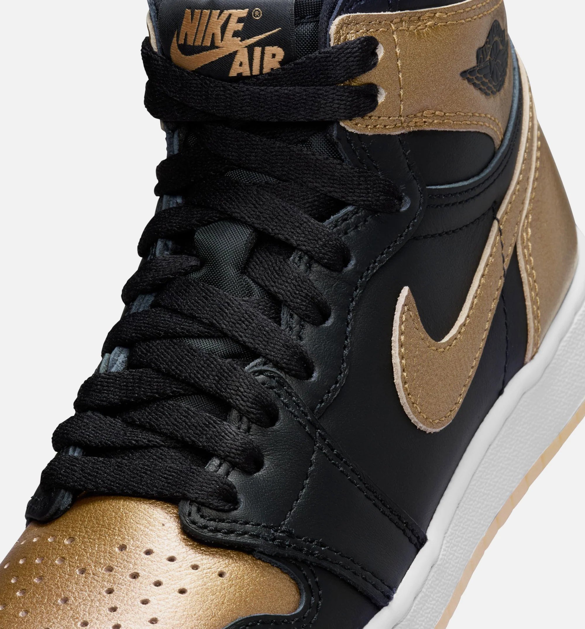 Air Jordan 1 Retro High OG Black and Gold Grade School Lifestyle Shoe Black Metallic Gold Sail
