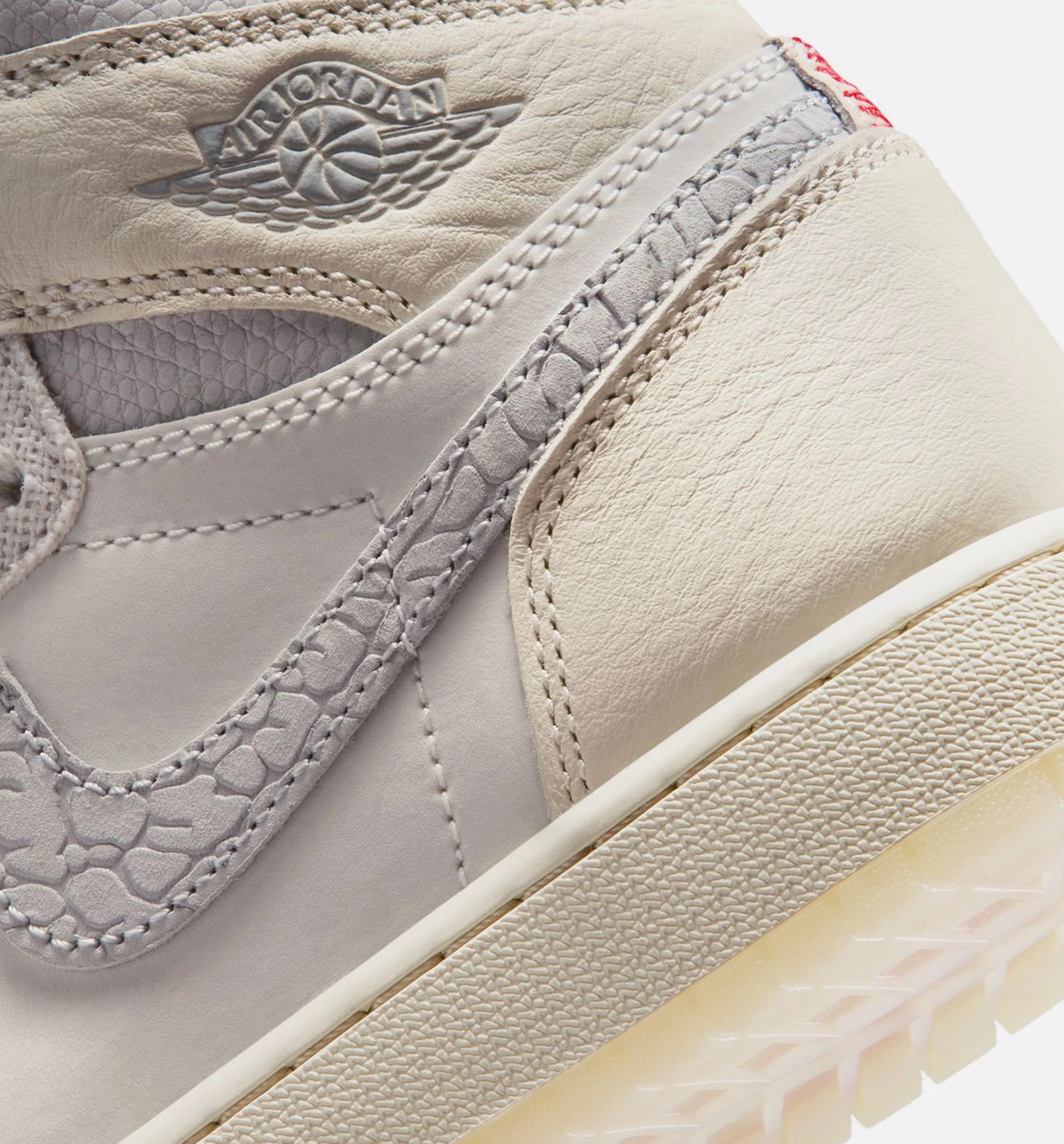 Air Jordan 1 Retro High OG Sail Grade School Lifestyle Shoe Sail University Red Pale Ivory Coconut Milk Phantom